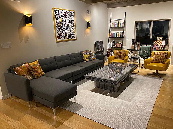 2nd image of 827 Corbett Ave #302-301