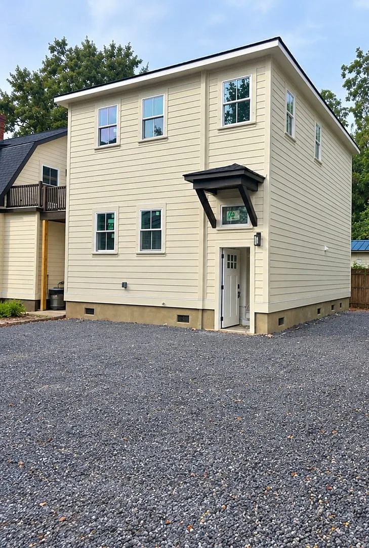 1902 Calvert Street — Photo 1