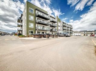 33 W Carringham Gate NW #1304, Calgary, AB T3P 2H6