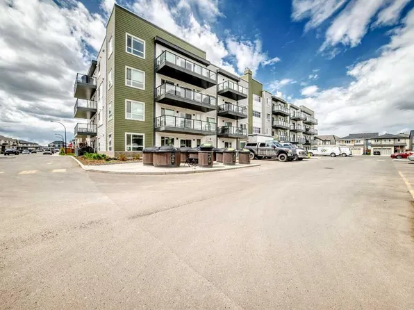 33 W Carringham Gate NW #1304, Calgary, AB T3P 2H6