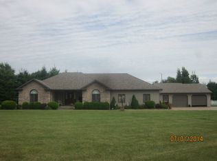 11039 E Deer Creek Rd, Robinson, IL 62454