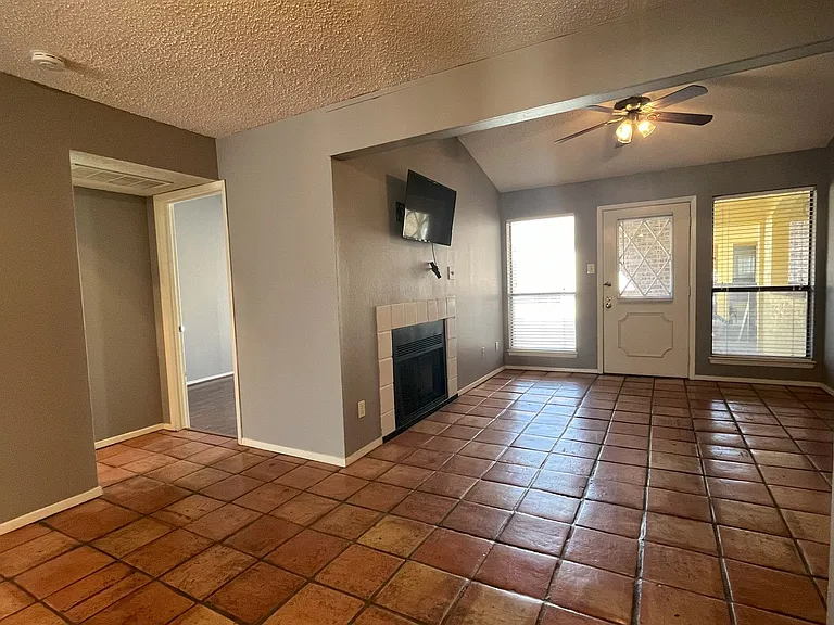 806 W 24th St #303 — Photo 2
