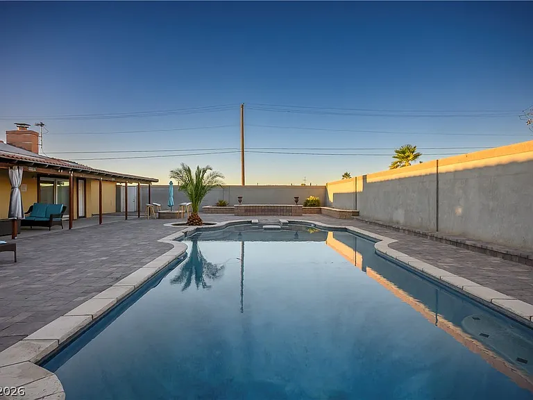 7435 Rogers St — Photo 38