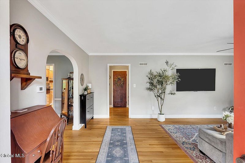 5th image of 1550 Valencia Road