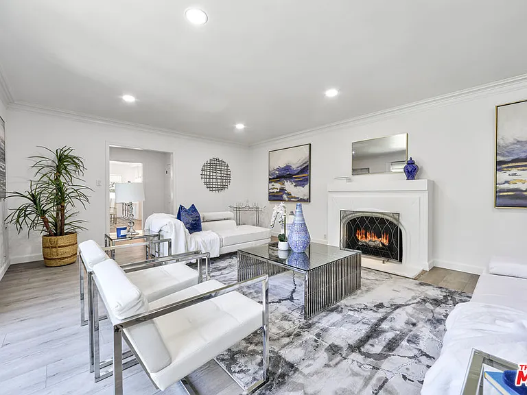 344 S Camden Dr — Photo 2