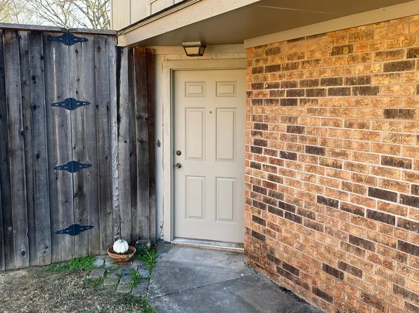 134 Main Pl, Euless, TX 76040