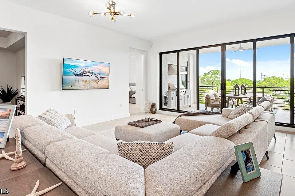 1125 Central Ave #463
