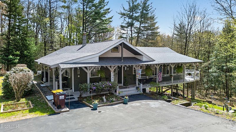 2nd image of 127 Crannel Road
