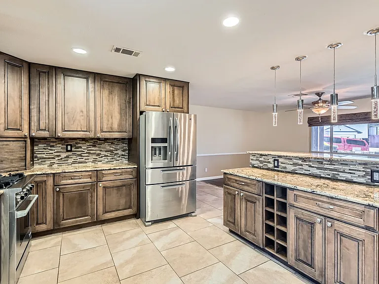 733 Strawberry Pl — Photo 7