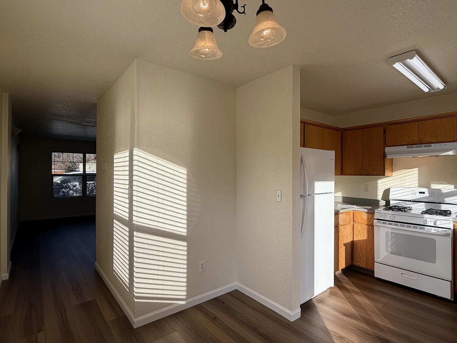 1598 Railroad Ave. - D — Photo 2