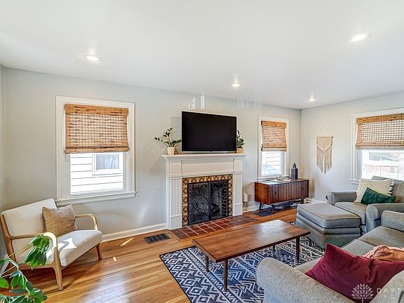 5th image of 121 Puritan Pl