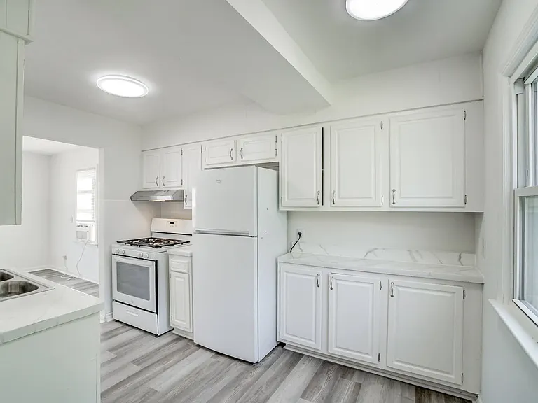 13117 Wilton Ave — Photo 16