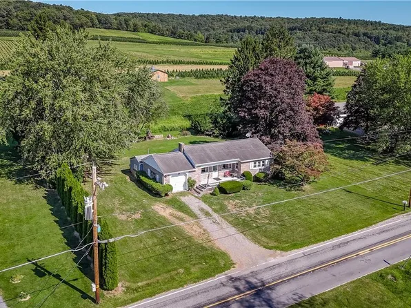 2472 Mahoning Dr W, Lehighton, PA 18235