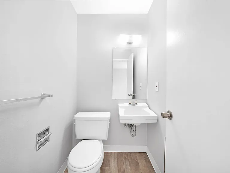 Wetherburne Square Townhomes — Photo 12