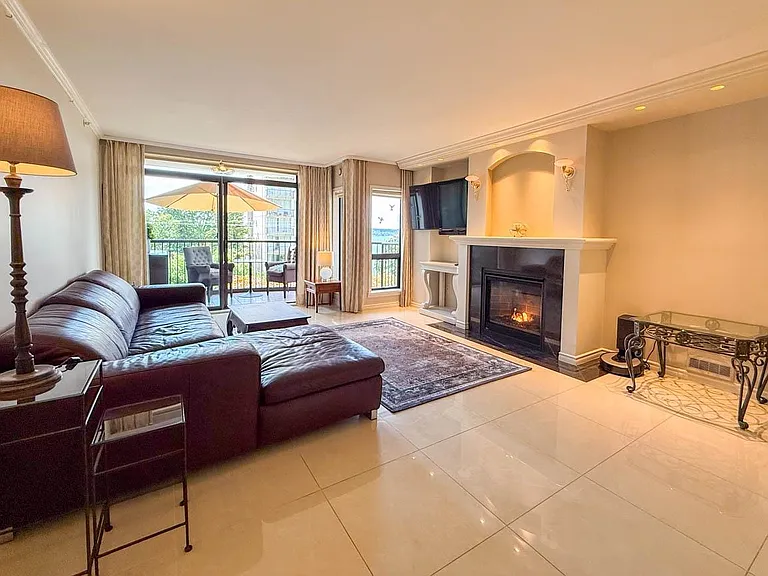 1520 Harwood St #302 — Photo 2