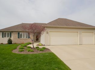 616 Deer Trl, Watertown, WI 53094