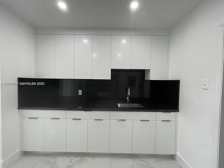 7400 SW 39th St #1 — Photo 4