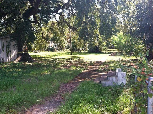 1st image of 1901 Lakewood Dr