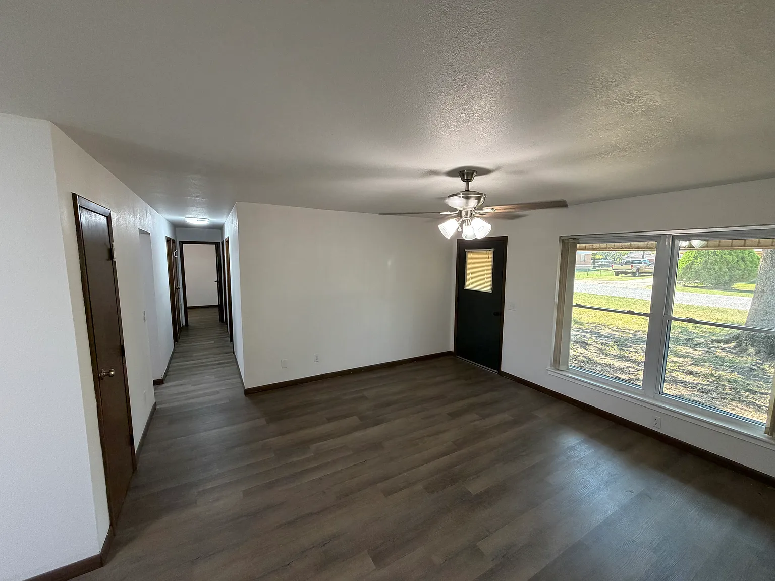 3 bed, 1050 sqft, $1,195 — Photo 2