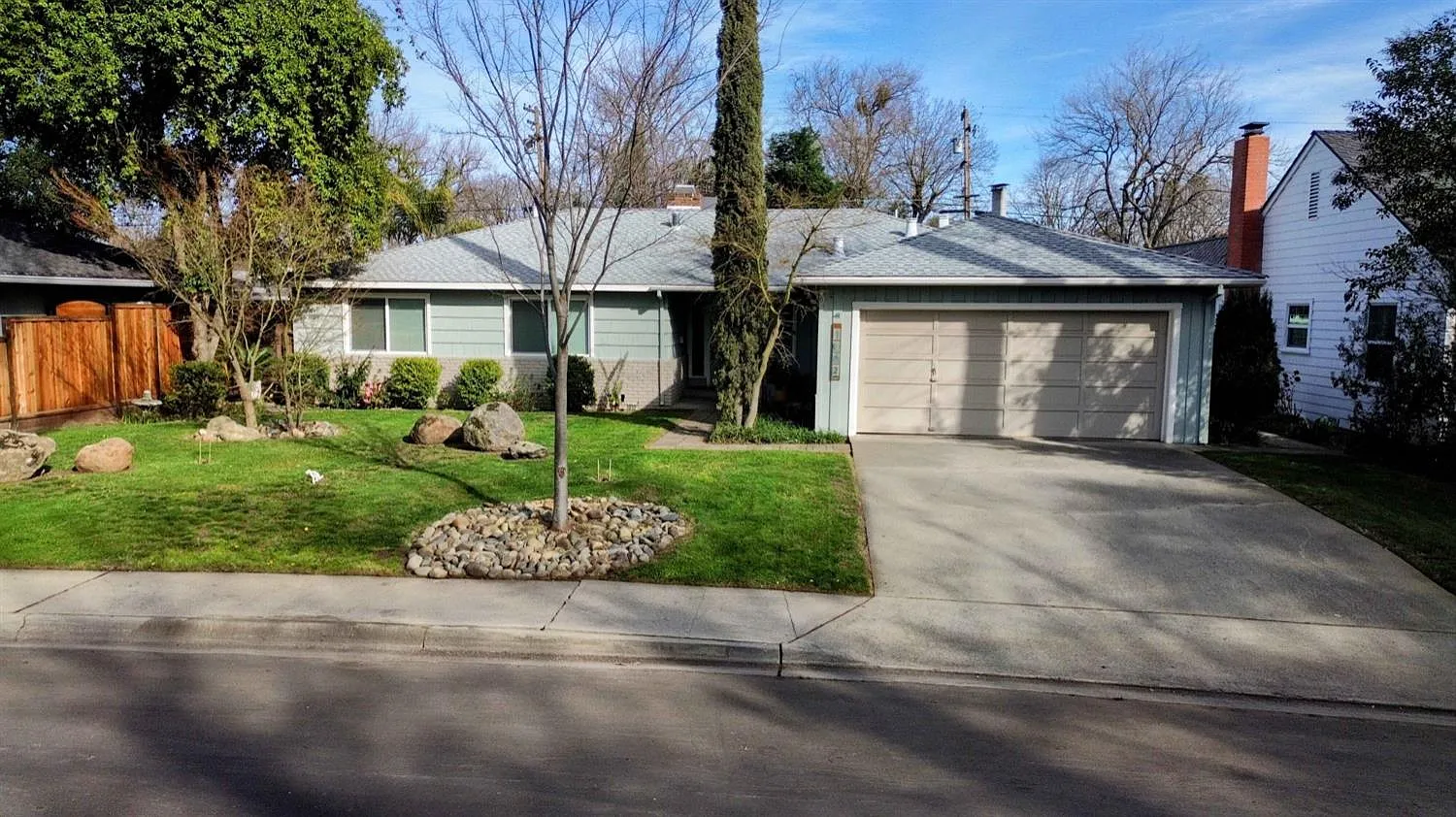 1012 Wellesley Ave photo 1