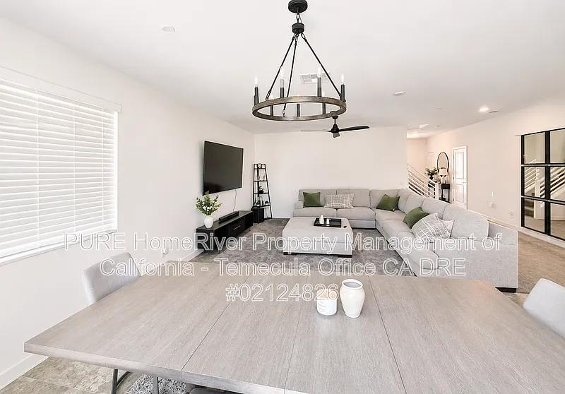 5 bed, 3.0 bath, 2900 sqft, $4,495 — Photo 2