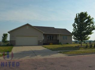 1506 Country Club Dr, Elk Point, SD 57025