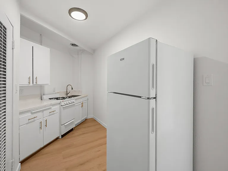 540 N Garfield Ave #B — Photo 9