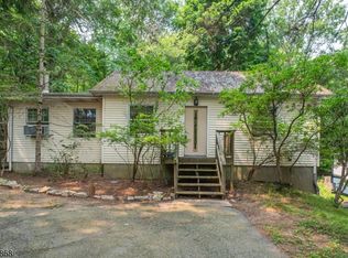 197 Snake Den Rd, Bloomingdale, NJ 07465