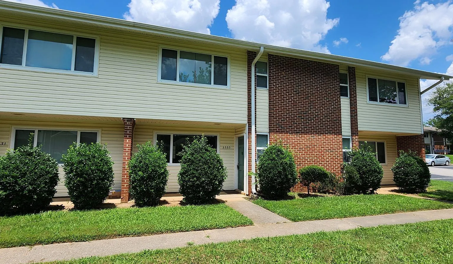2 bed, 2.5 bath, 1288 sqft, $1,475 — Photo 1