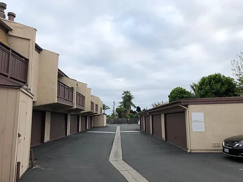 Chapman Villas Apartments Photo 1