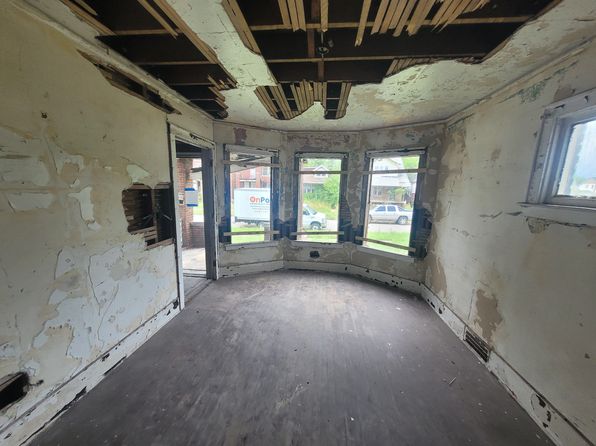 detroit-michigan-88398033 picture