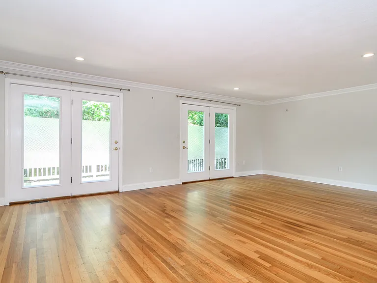 220 Kent St #220 — Photo 5