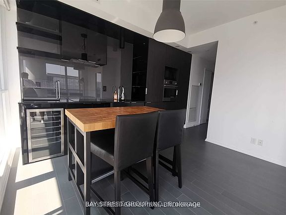 4th image of 70 Temperance St #4306