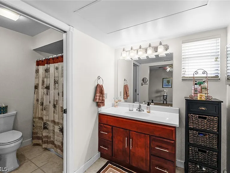 1203 SW 48th Ter #201 — Photo 23