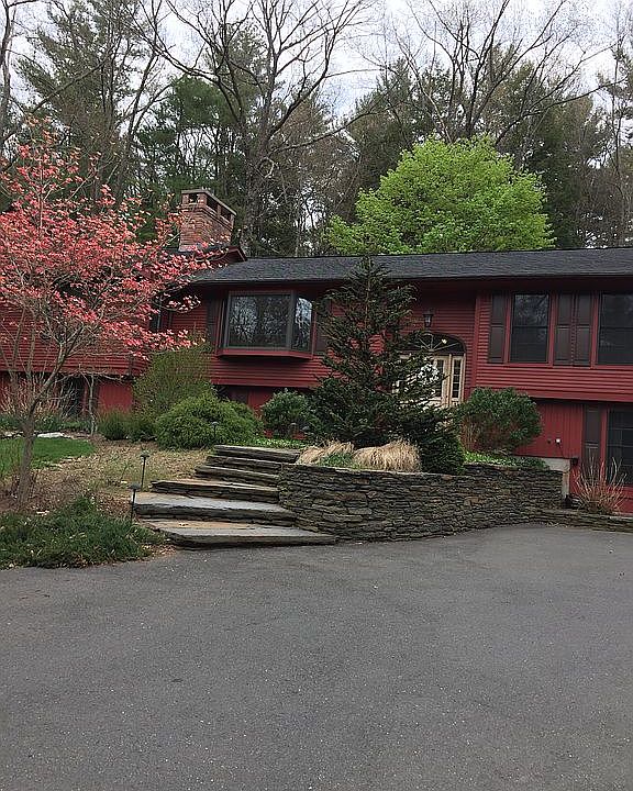 2nd image of 452 Loomis St