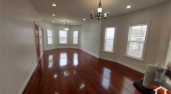 3 bed, 1024 sqft, $3,400 — Photo 2