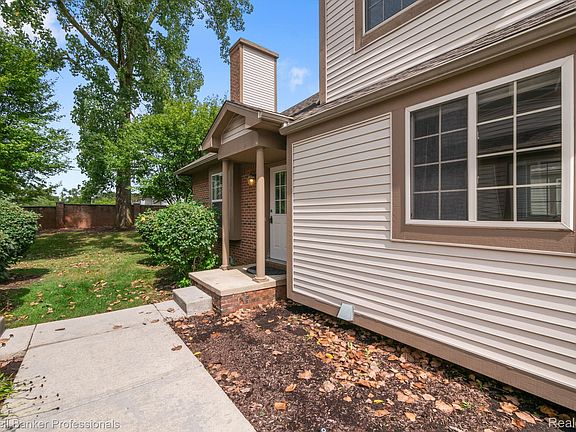 4th image of 42756 Gateway Dr #15