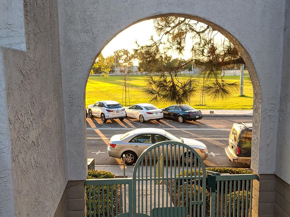 Mira Mesa Community Park w/ basketball courts, soccer/baseball fields, ping pong tables included. Future amenities: skate parks.