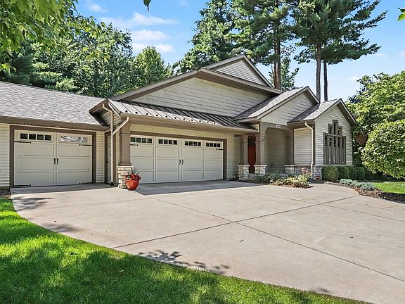 3rd image of 5543 N Red Pine Cir