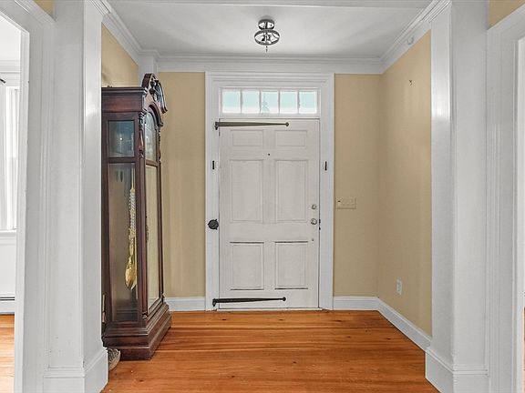 5th image of 285 Main St