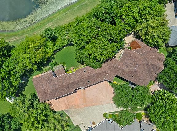 3rd image of 4768 Parkwood Dr
