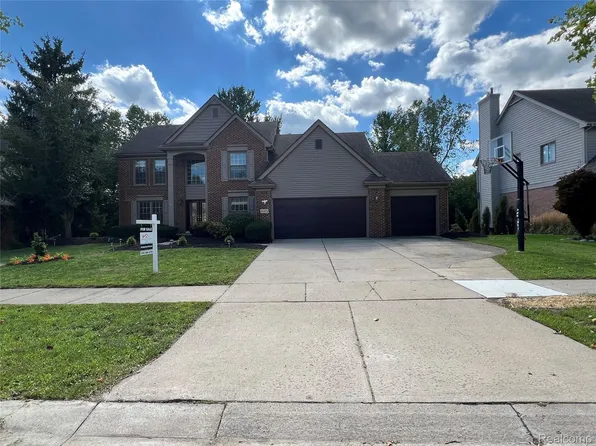 45475 Irvine Dr, Novi, MI 48374