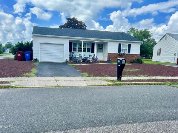 22 Brakenbury Court, Toms River, NJ 08757