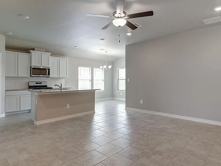 1269 Carnaby St — Photo 16