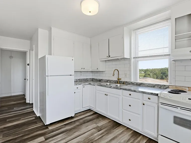 101 West Main St — Photo 14