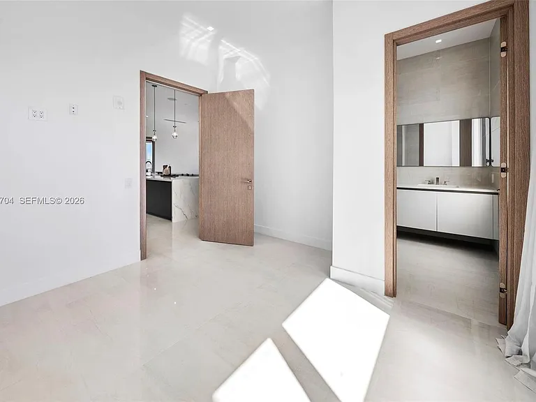 246 NE 6th Ave #PENTHOUSE — Photo 23