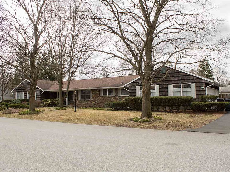 1st image of 12 Iroquois Dr