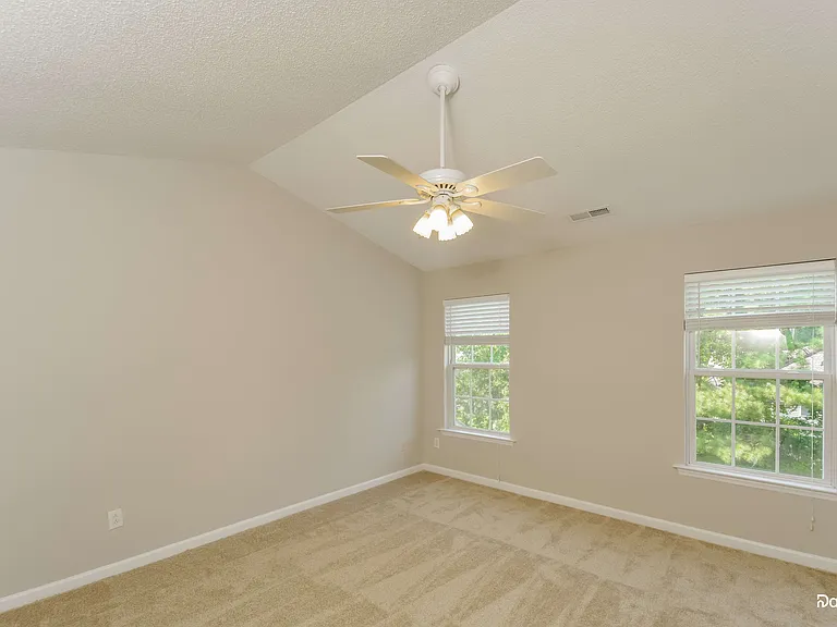 3605 Thornwood Dr — Photo 4