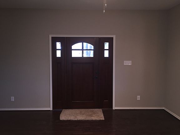 2nd image of 818 Scottsdale Dr