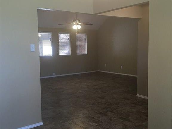 3rd image of 319 W Lisa Ln